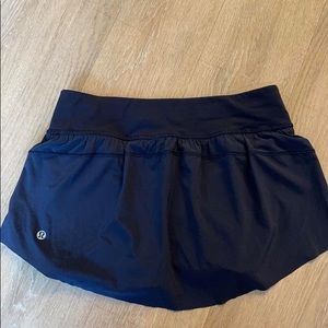 Lululemon tennis skirt Size 4